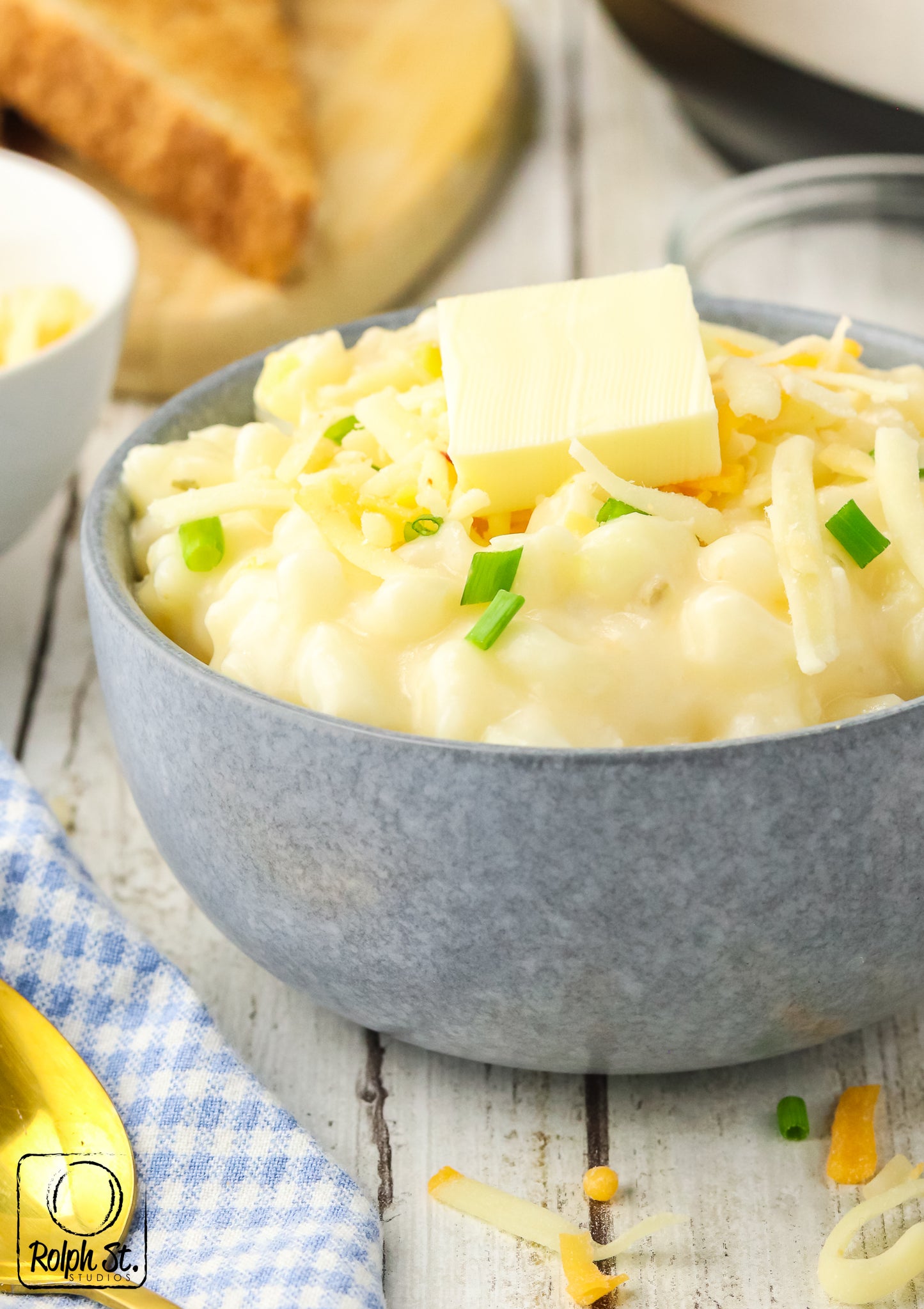 Exclusive Instant Pot Cheesy Grits