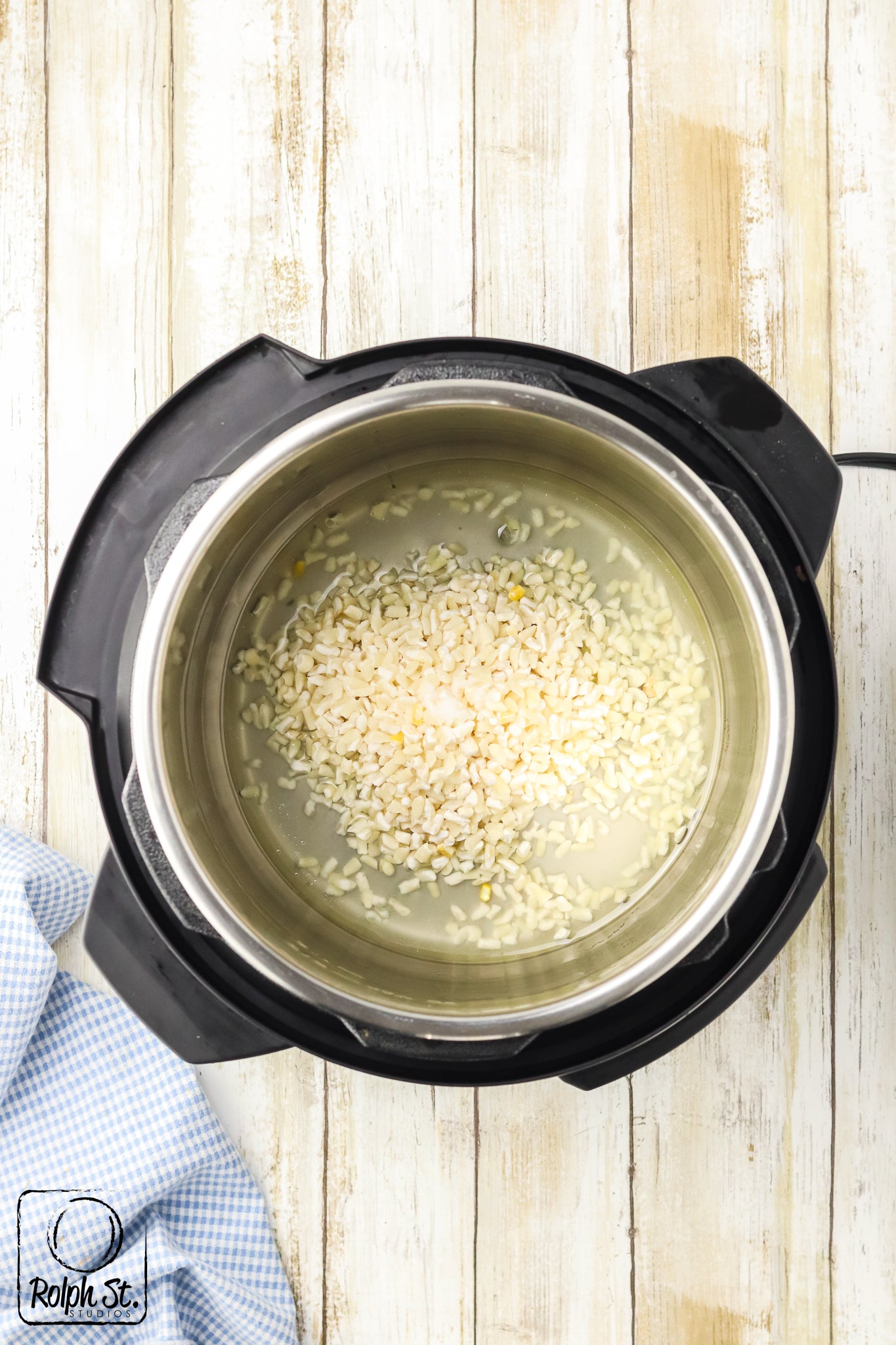 Exclusive Instant Pot Cheesy Grits