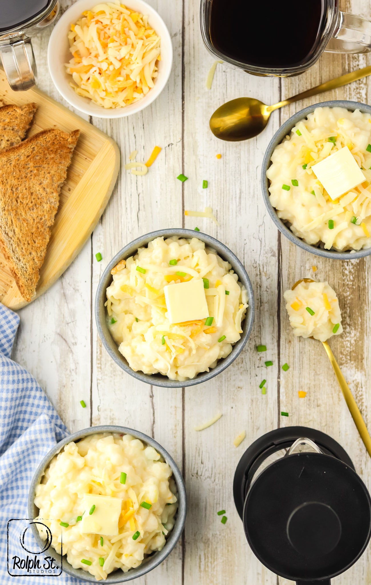 Exclusive Instant Pot Cheesy Grits