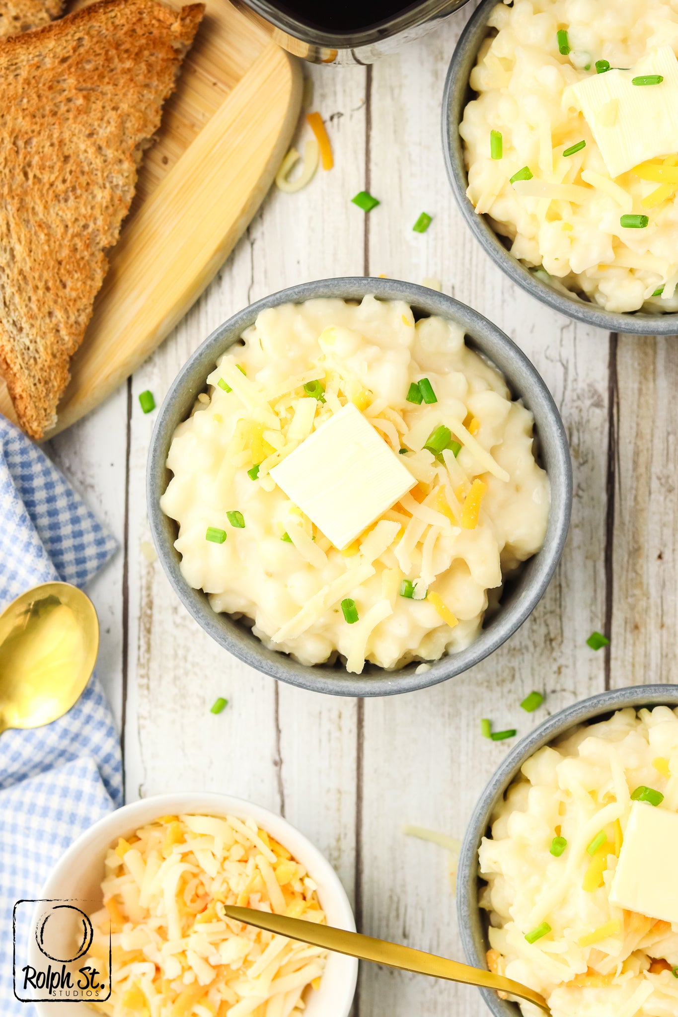 Exclusive Instant Pot Cheesy Grits