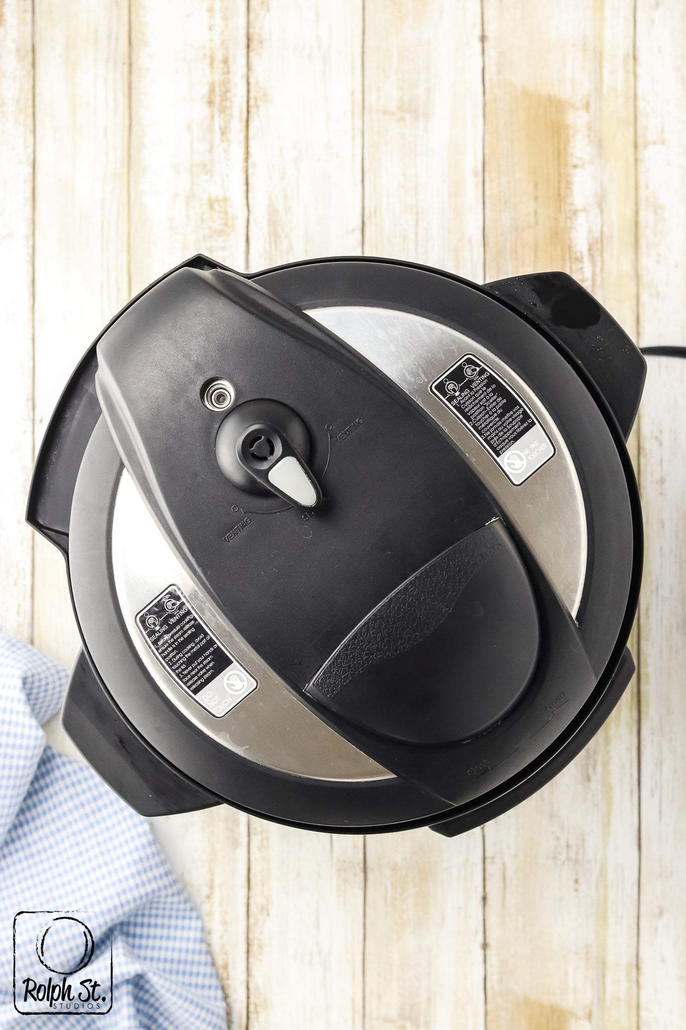 Exclusive Instant Pot Cheesy Grits