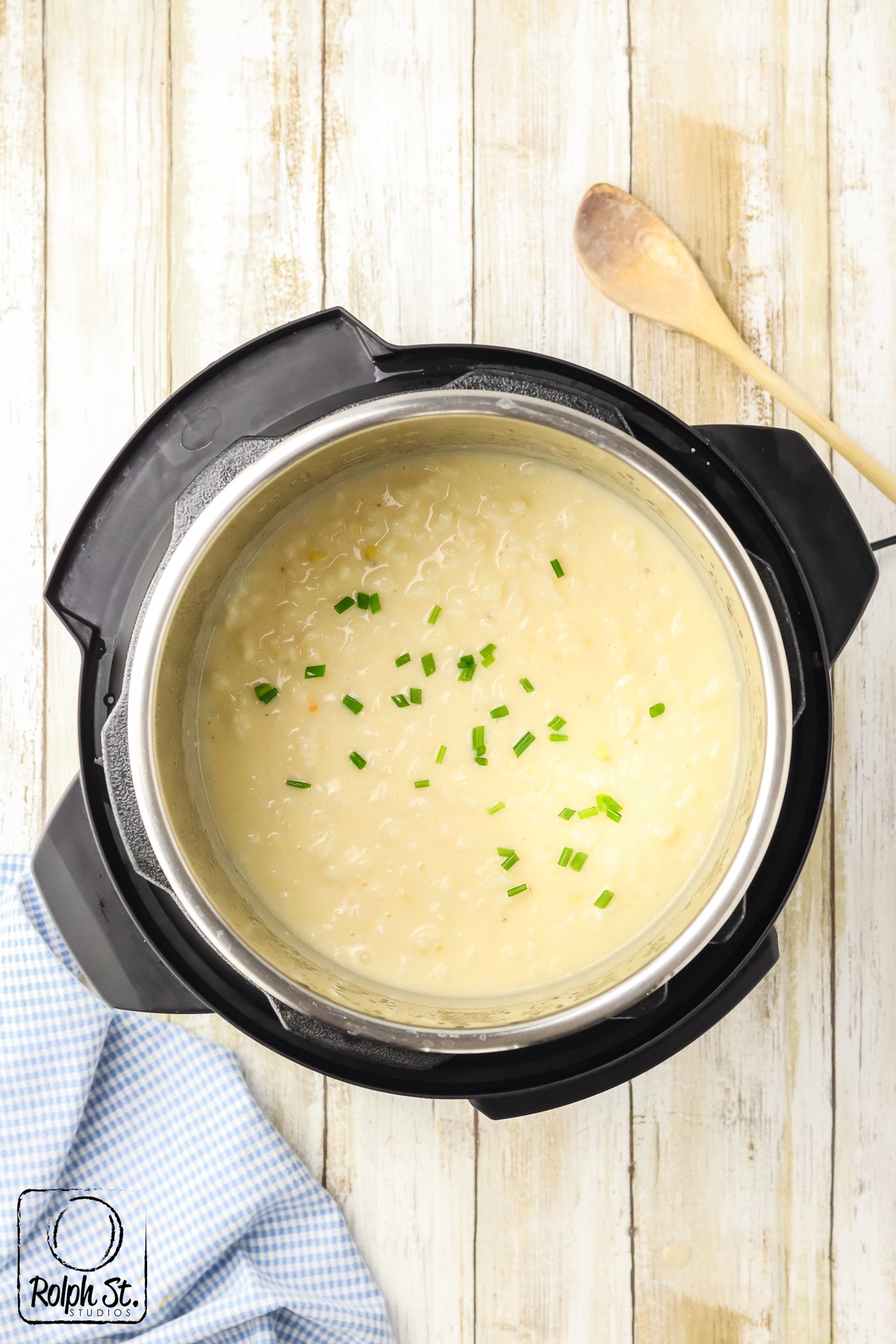 Exclusive Instant Pot Cheesy Grits