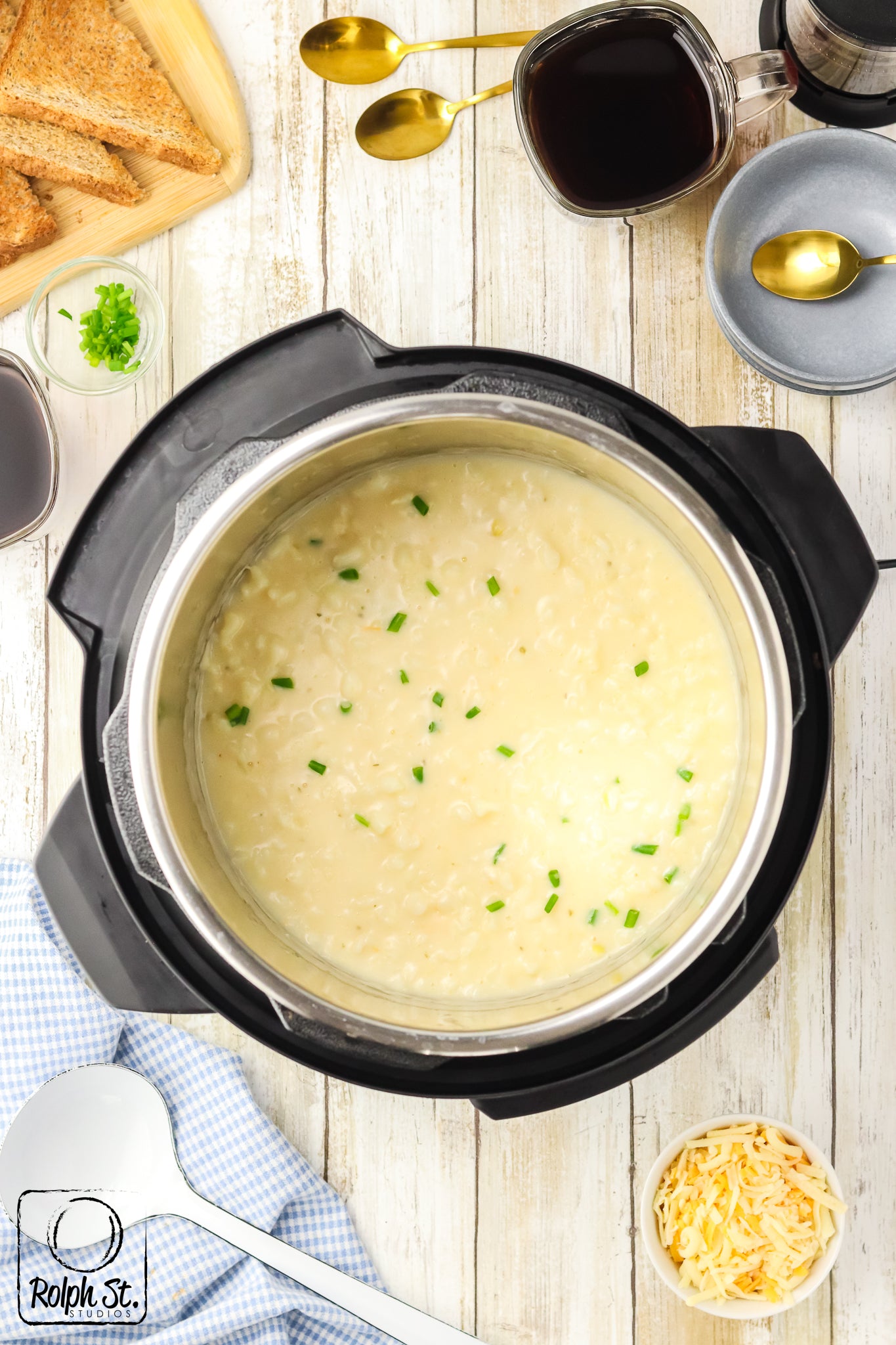 Exclusive Instant Pot Cheesy Grits