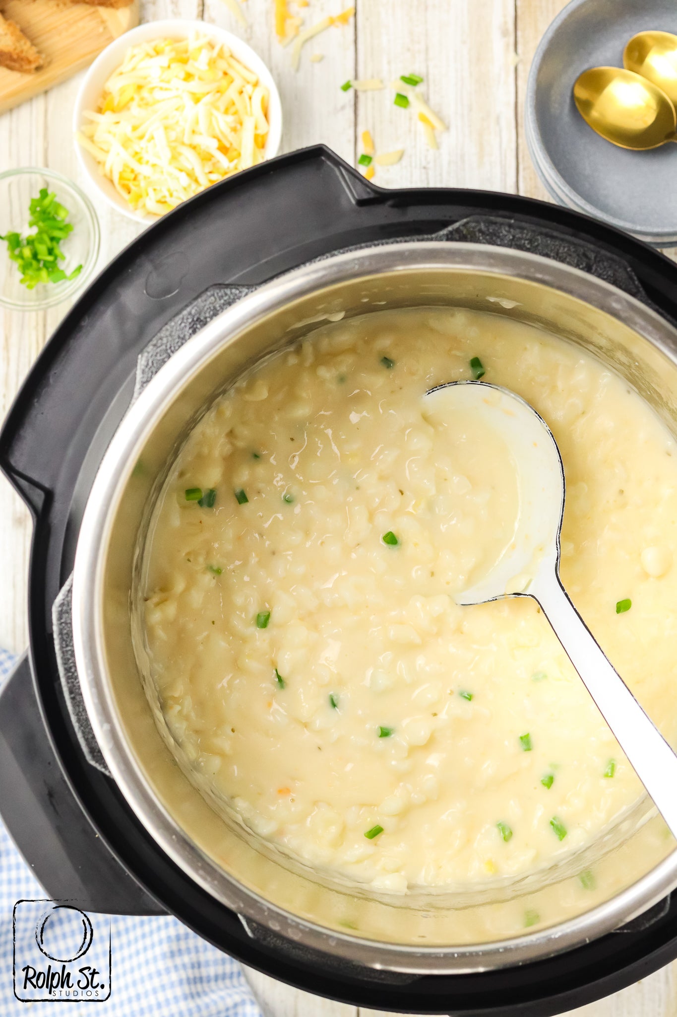 Exclusive Instant Pot Cheesy Grits