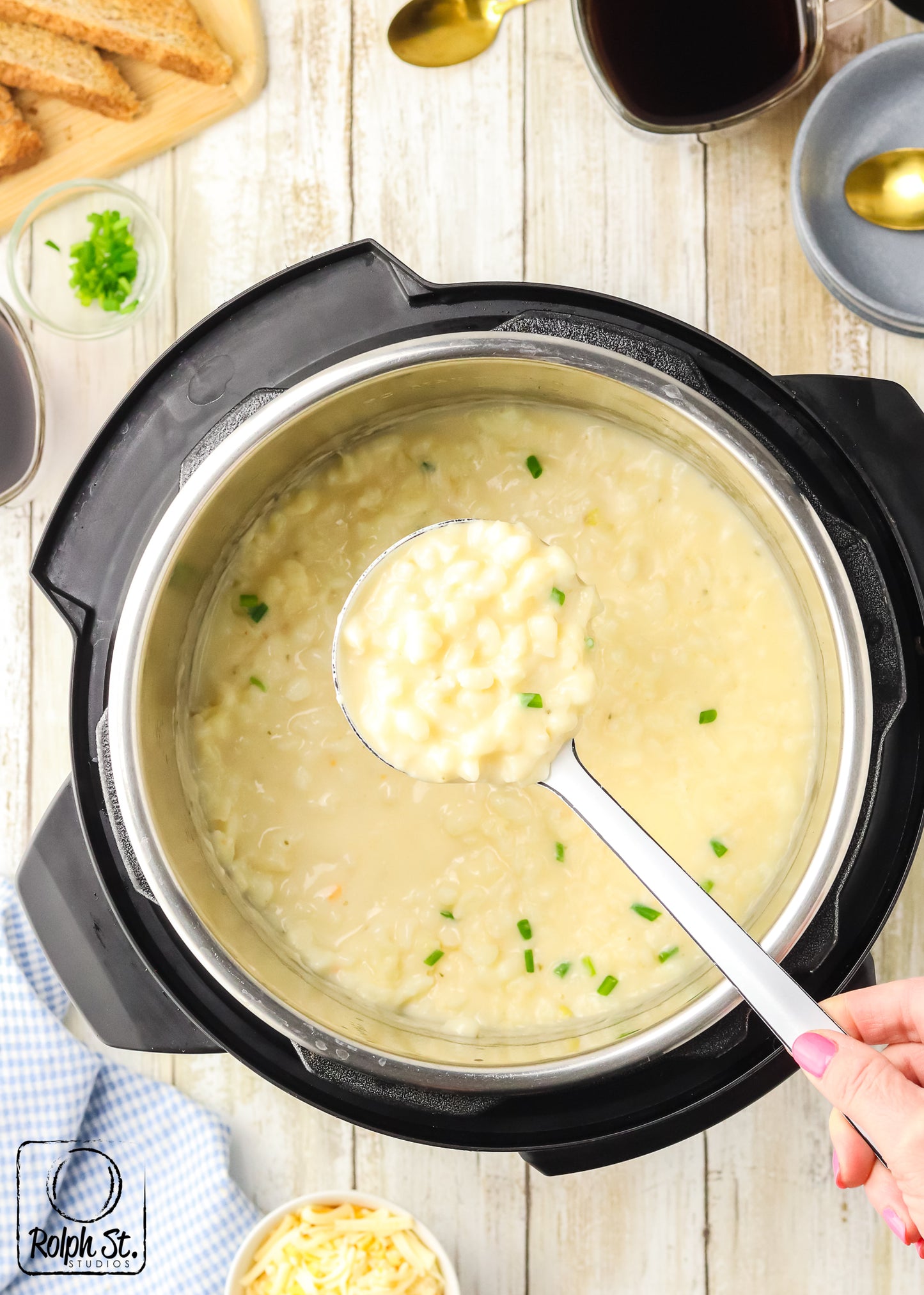 Exclusive Instant Pot Cheesy Grits