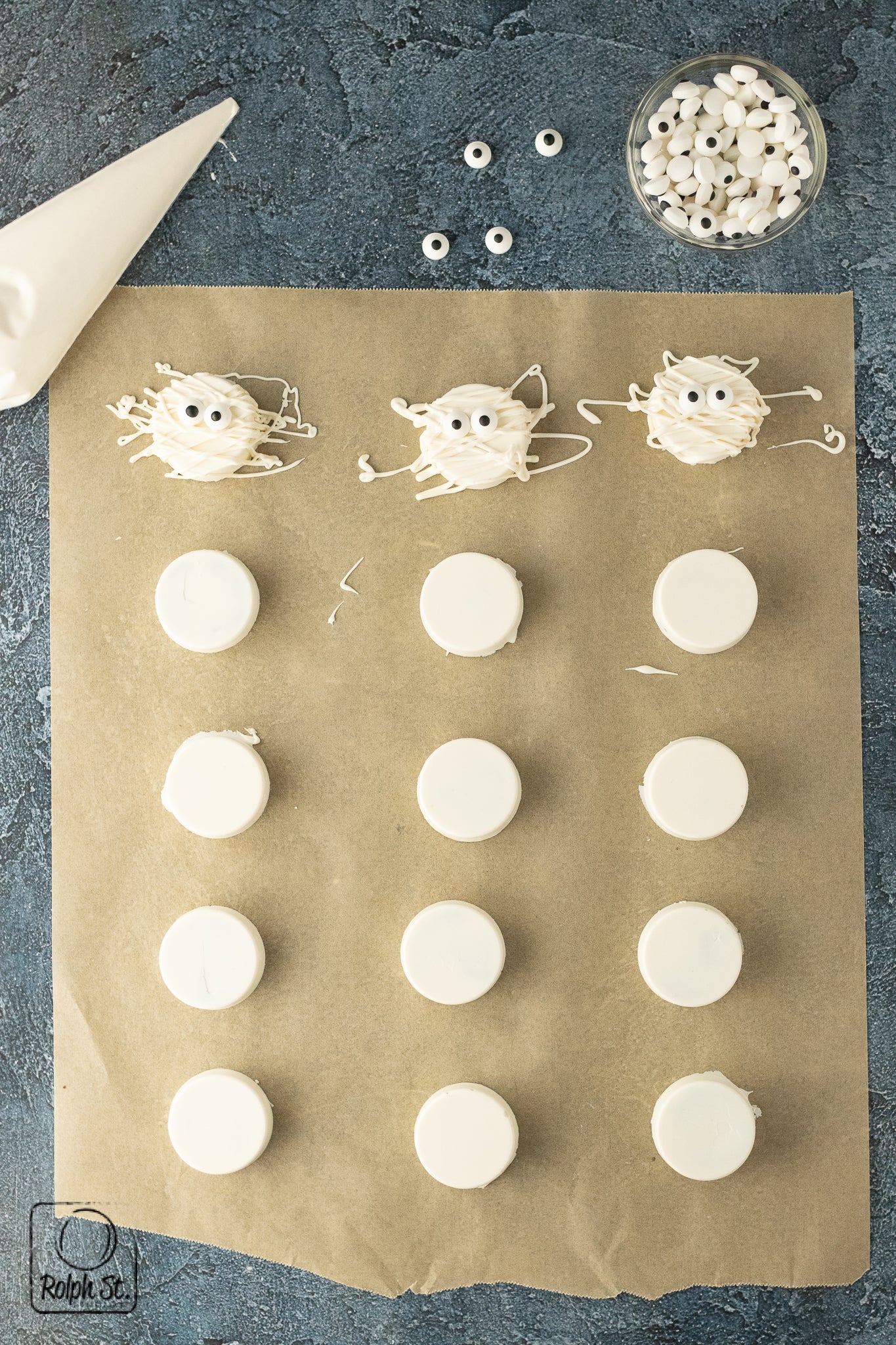 Exclusive Mummy Cake Pucks