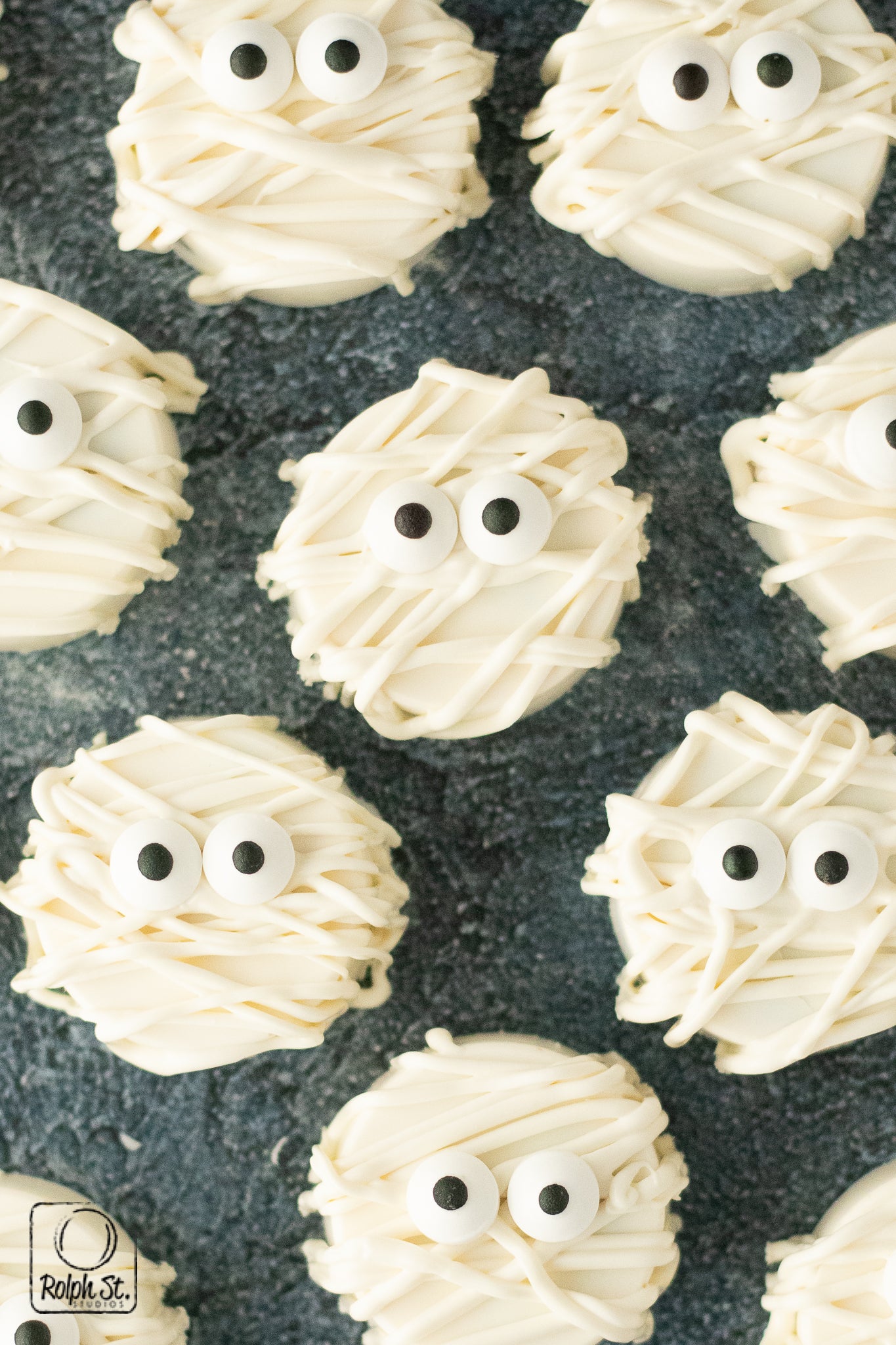 Exclusive Mummy Cake Pucks