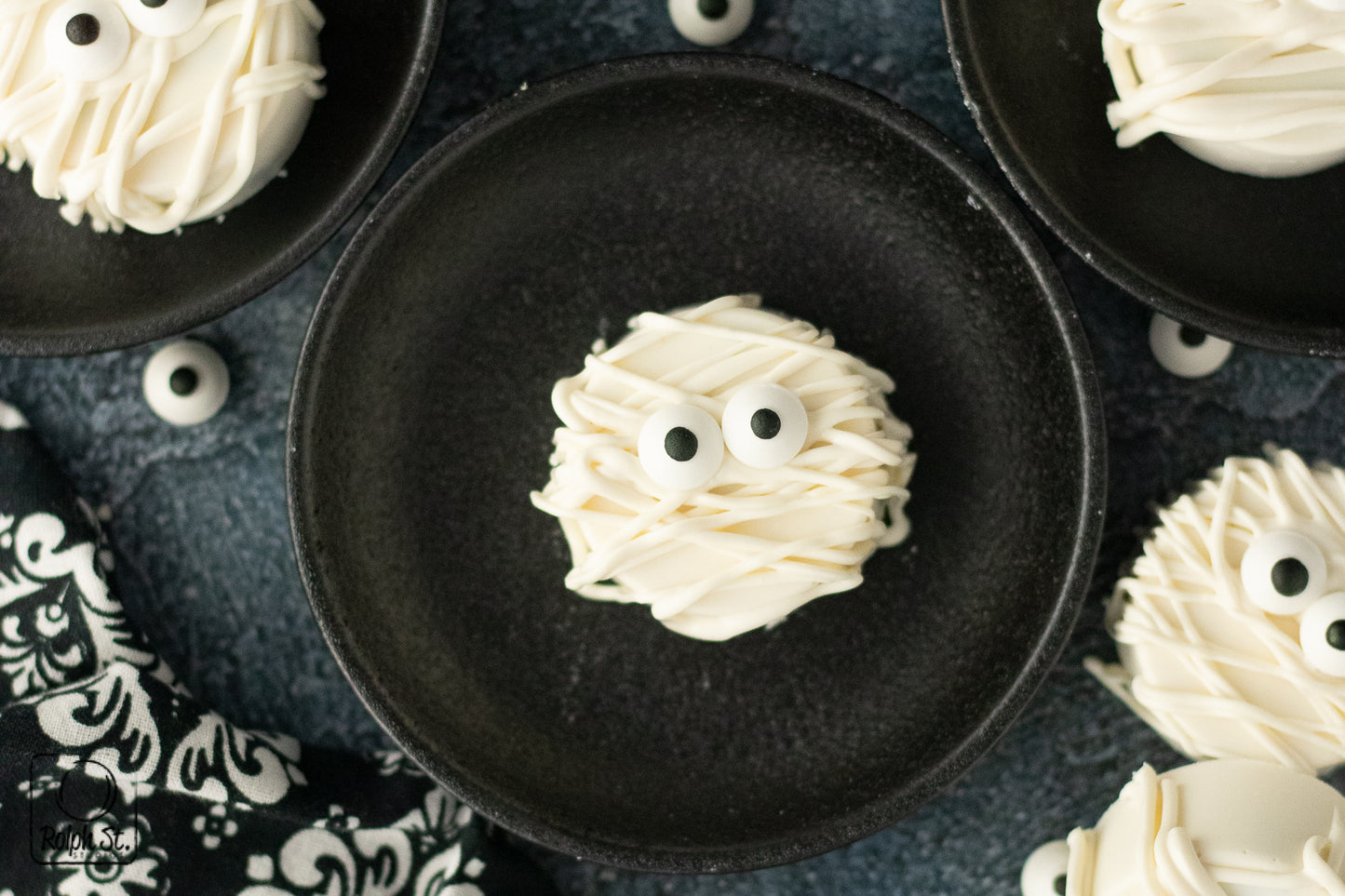 Exclusive Mummy Cake Pucks