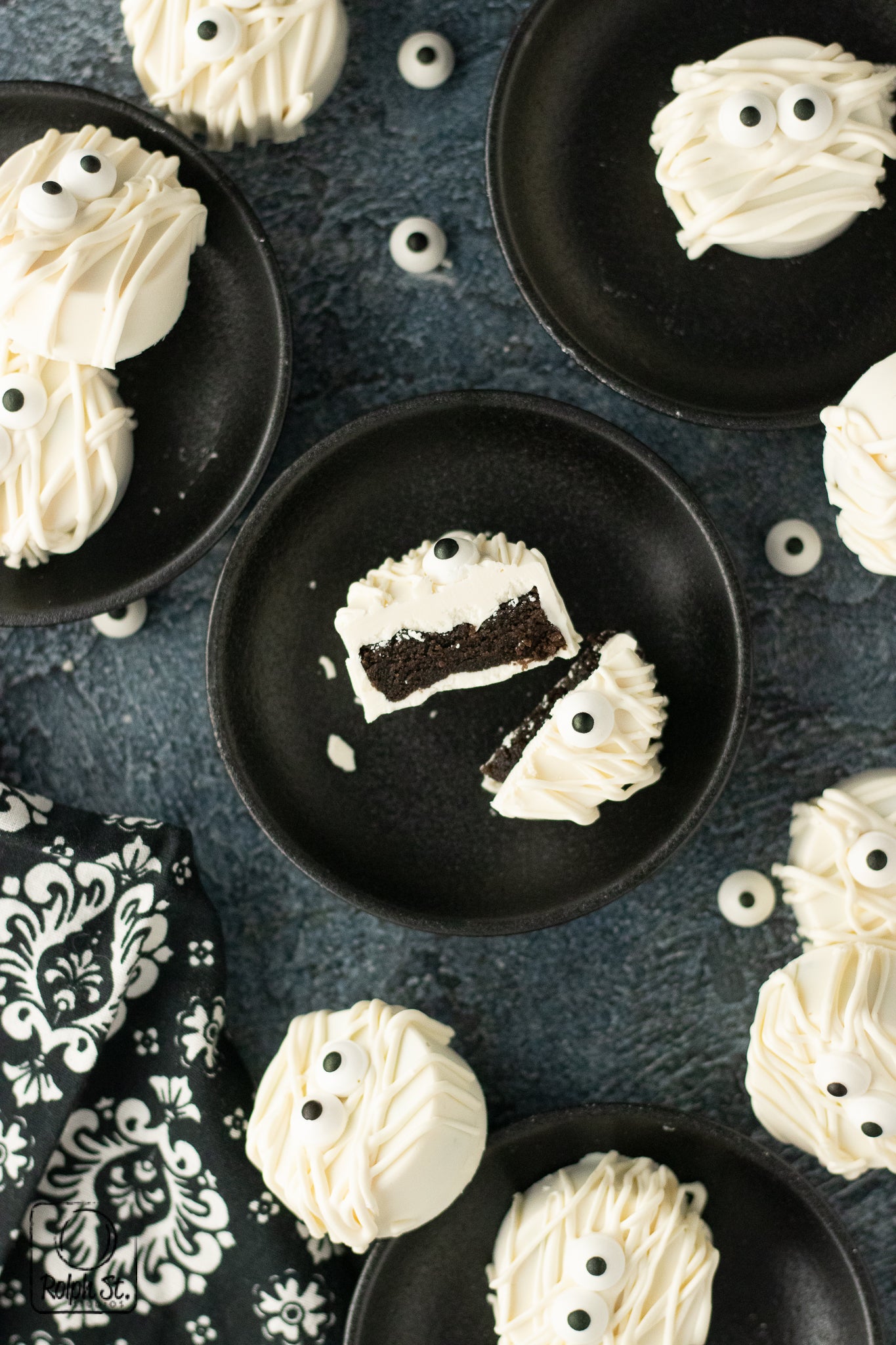 Exclusive Mummy Cake Pucks