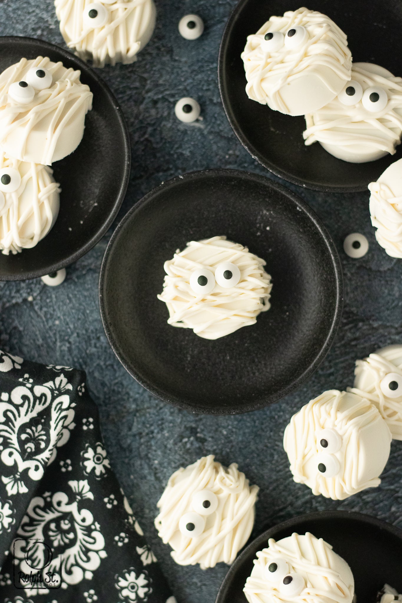 Exclusive Mummy Cake Pucks
