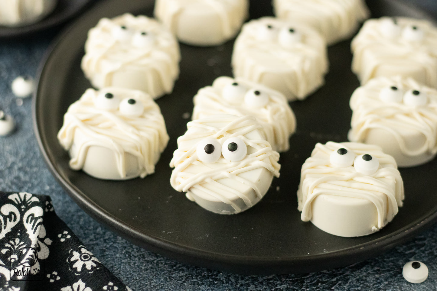 Exclusive Mummy Cake Pucks