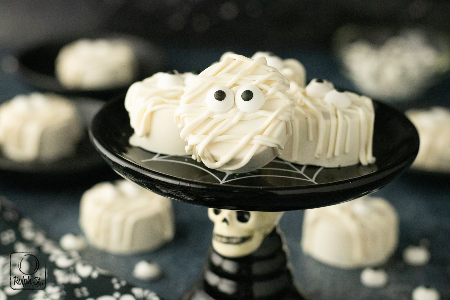 Exclusive Mummy Cake Pucks