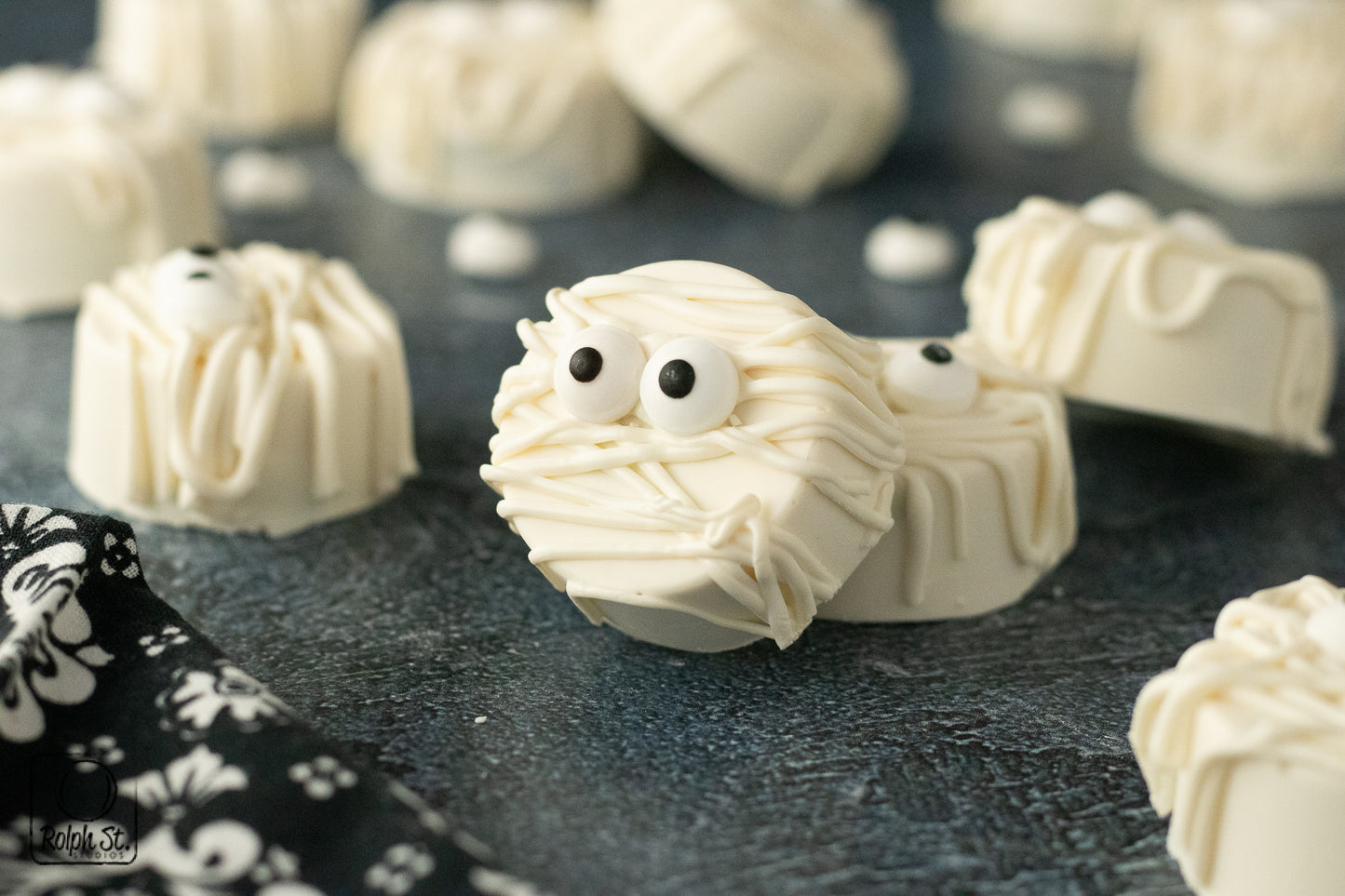 Exclusive Mummy Cake Pucks