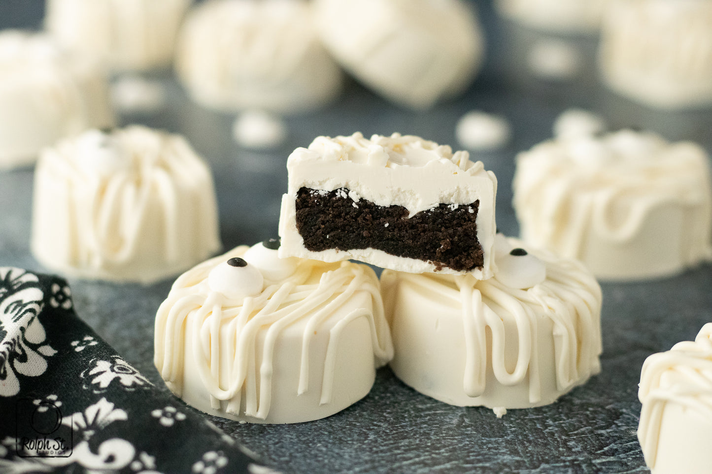 Exclusive Mummy Cake Pucks