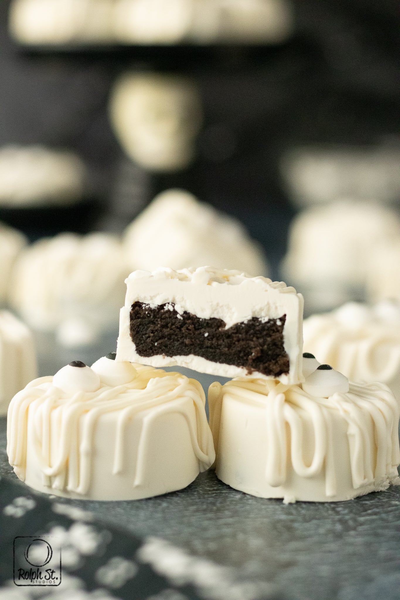 Exclusive Mummy Cake Pucks