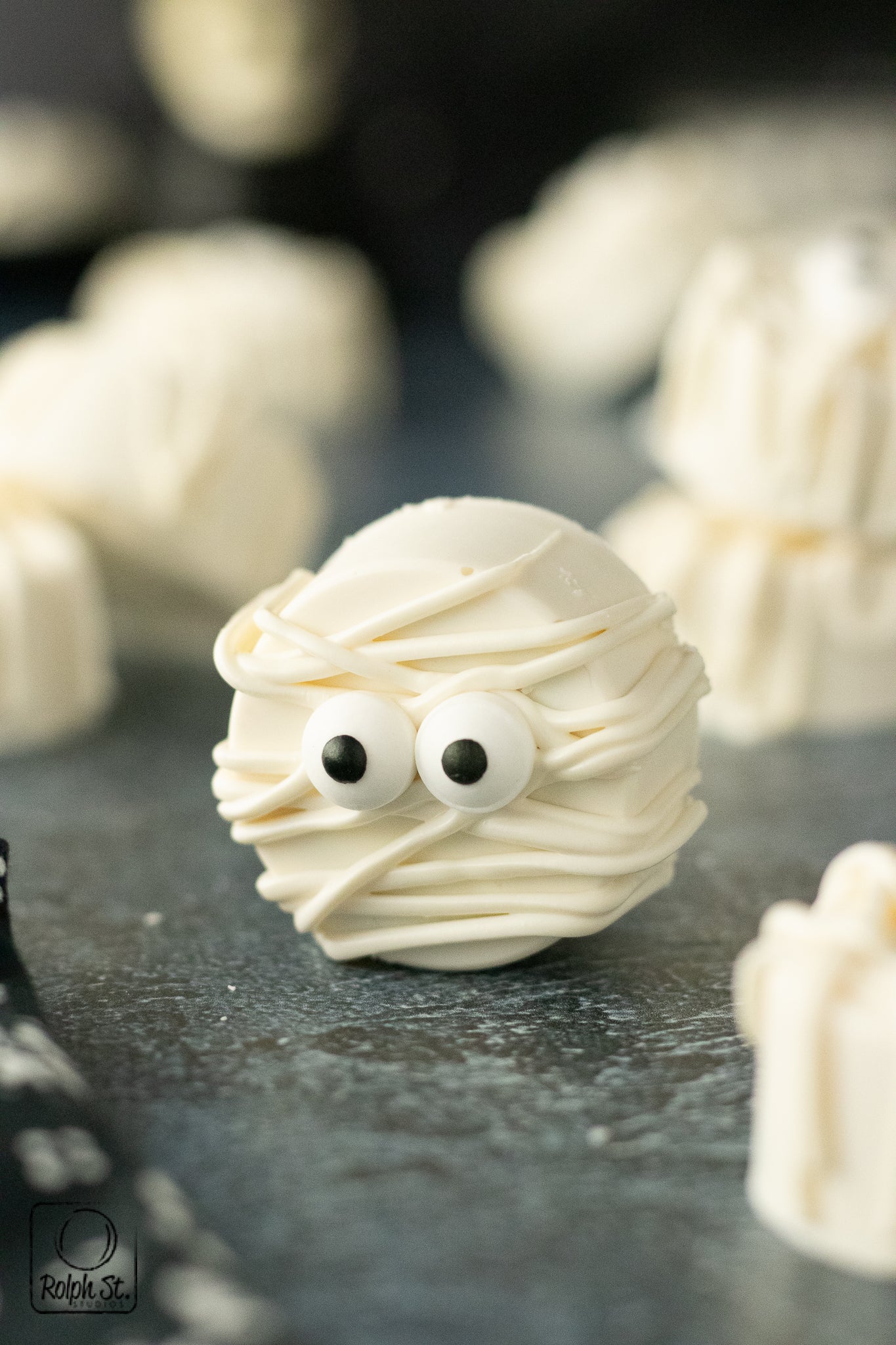 Exclusive Mummy Cake Pucks