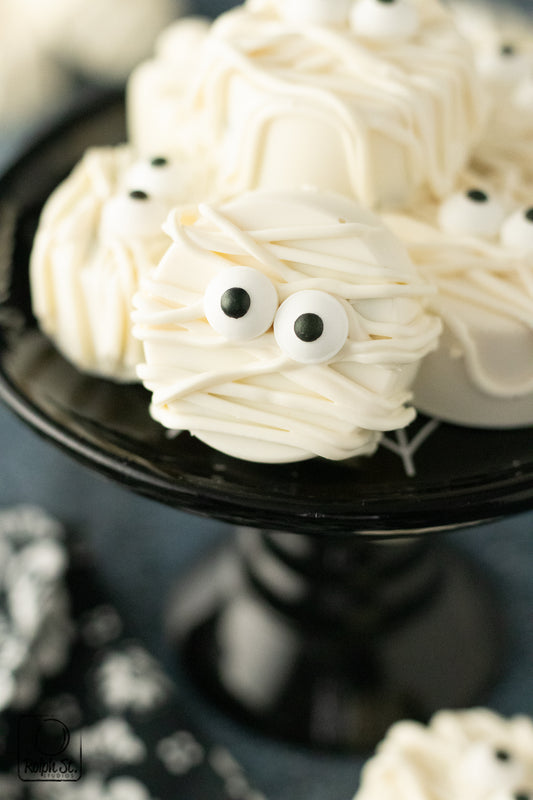 Exclusive Mummy Cake Pucks