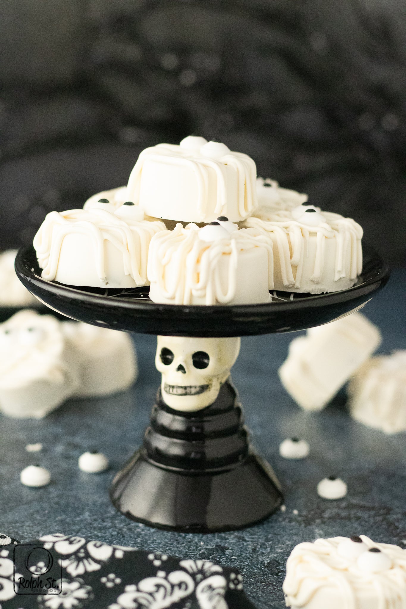 Exclusive Mummy Cake Pucks
