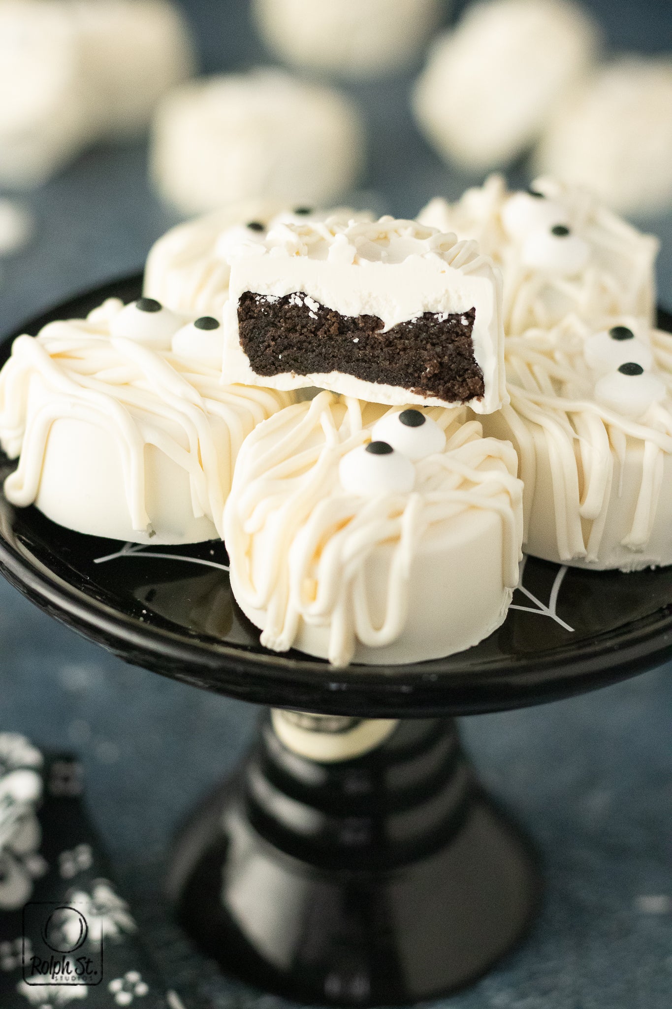 Exclusive Mummy Cake Pucks