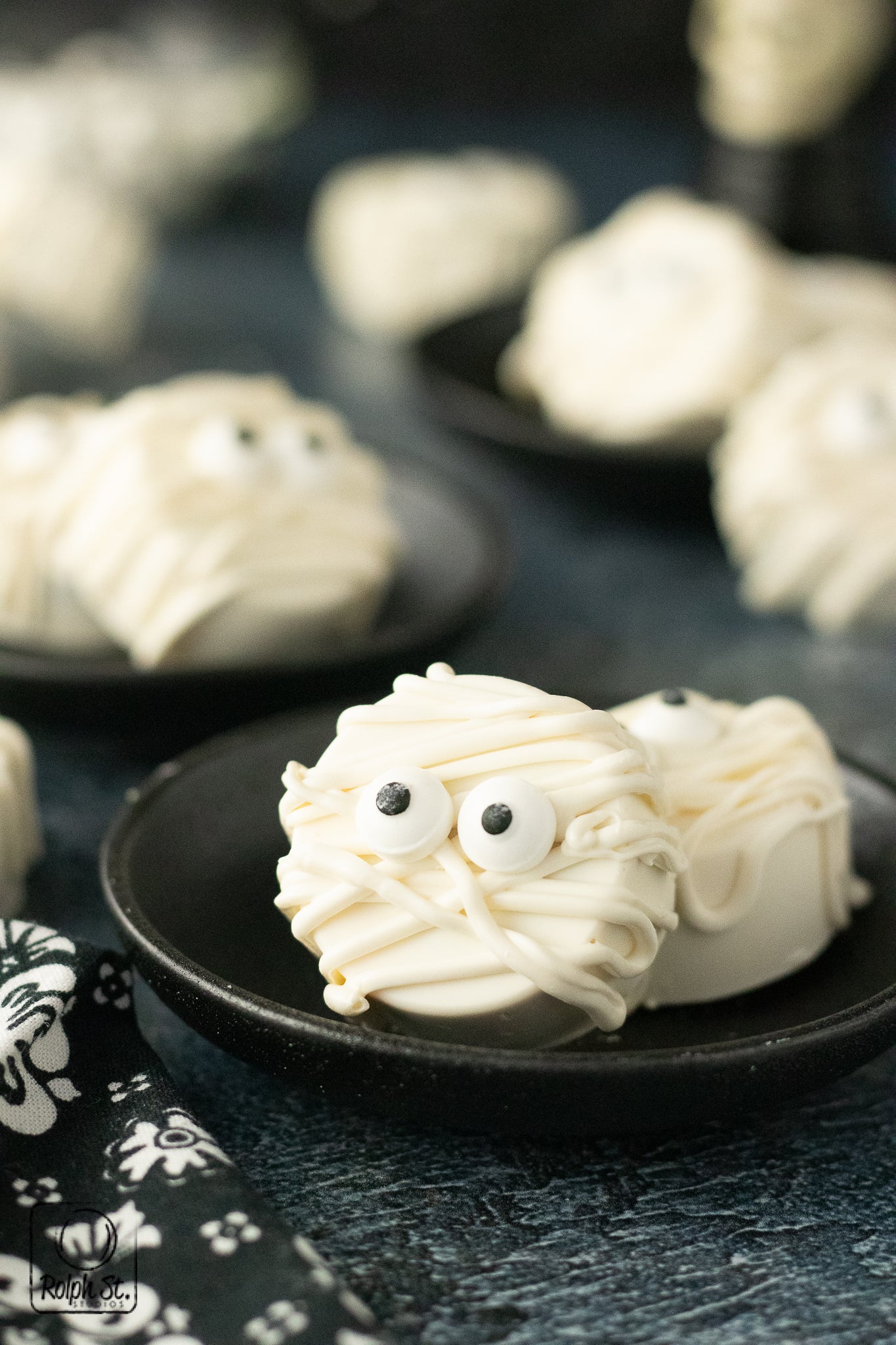Exclusive Mummy Cake Pucks