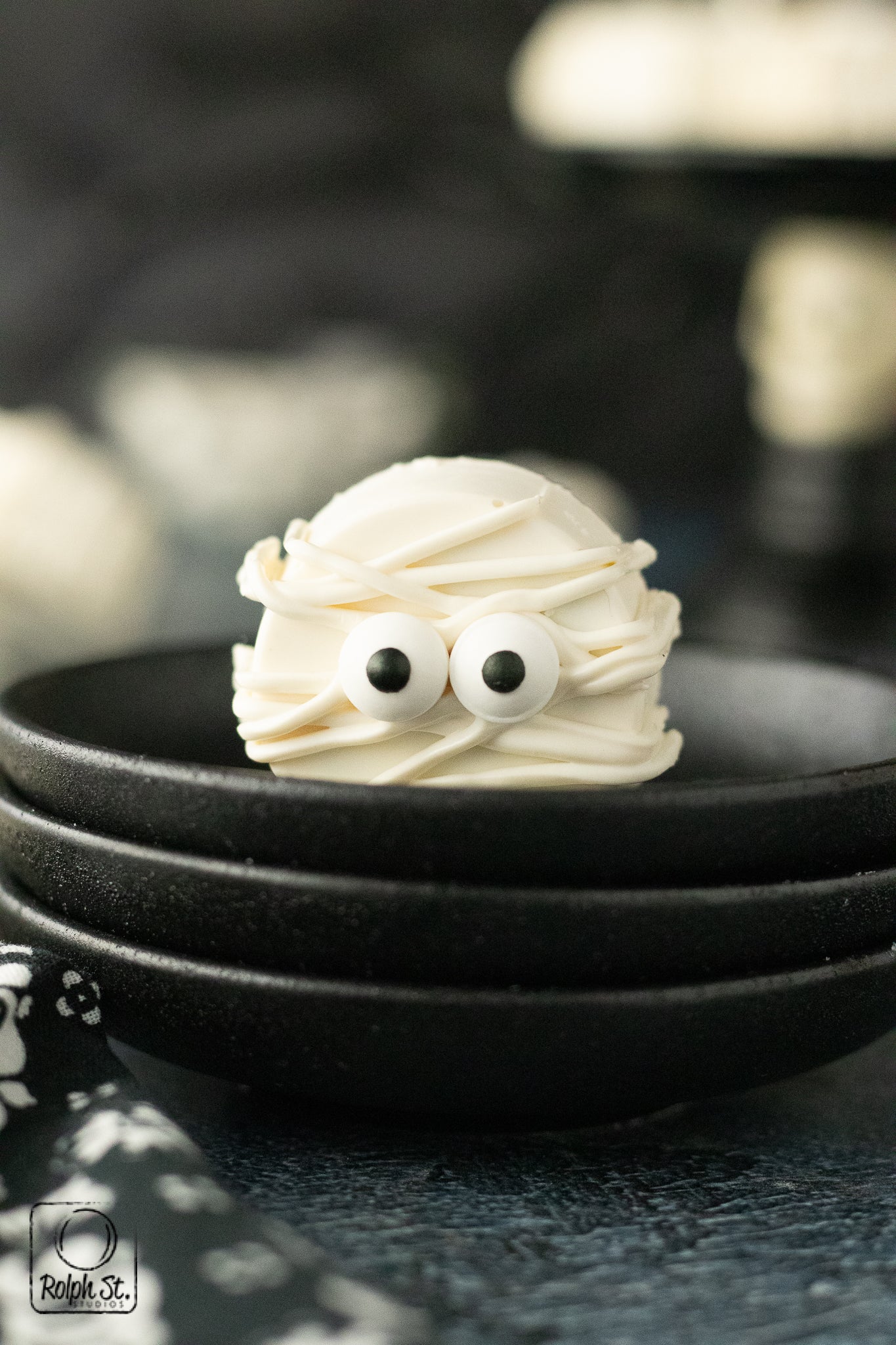 Exclusive Mummy Cake Pucks