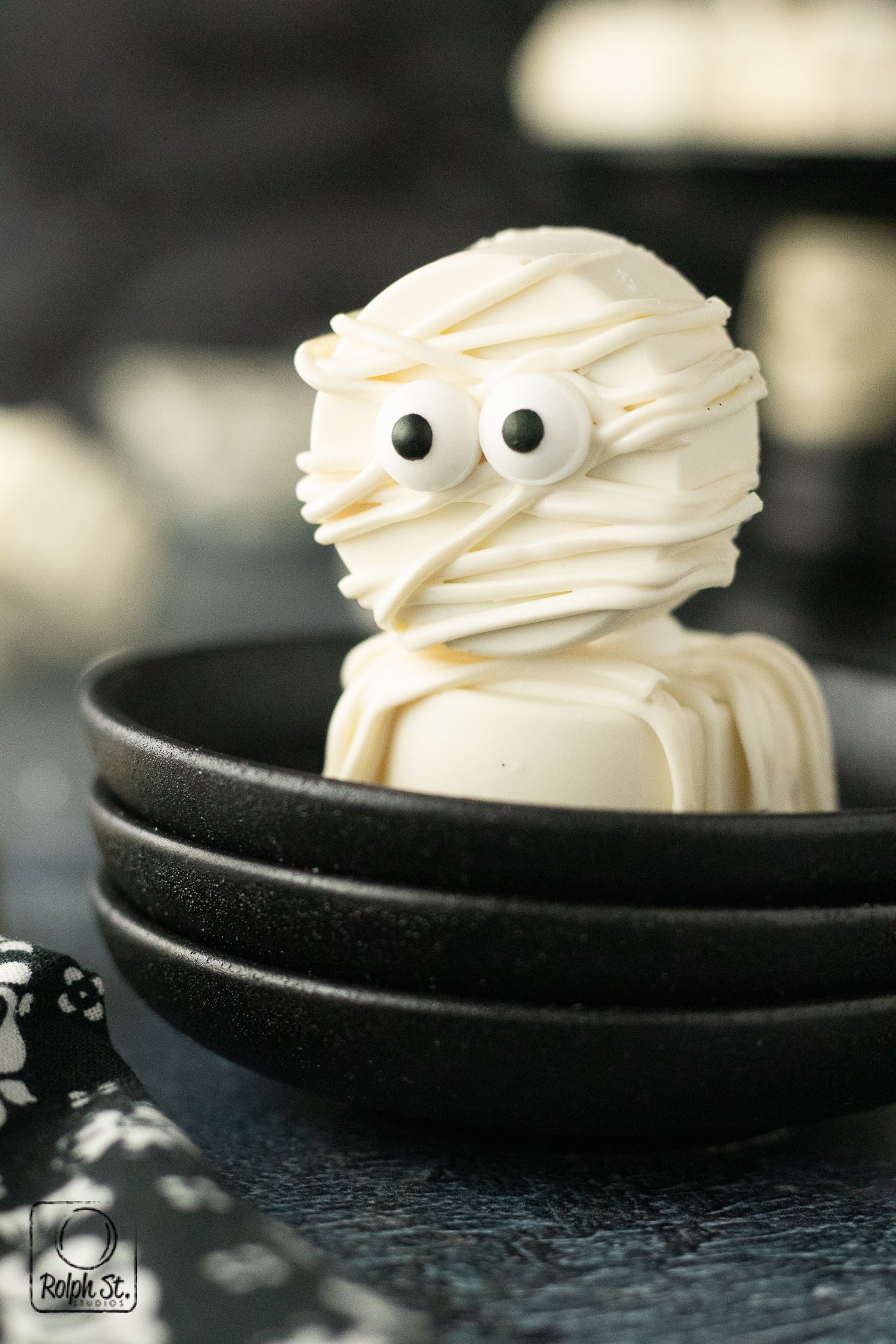 Exclusive Mummy Cake Pucks