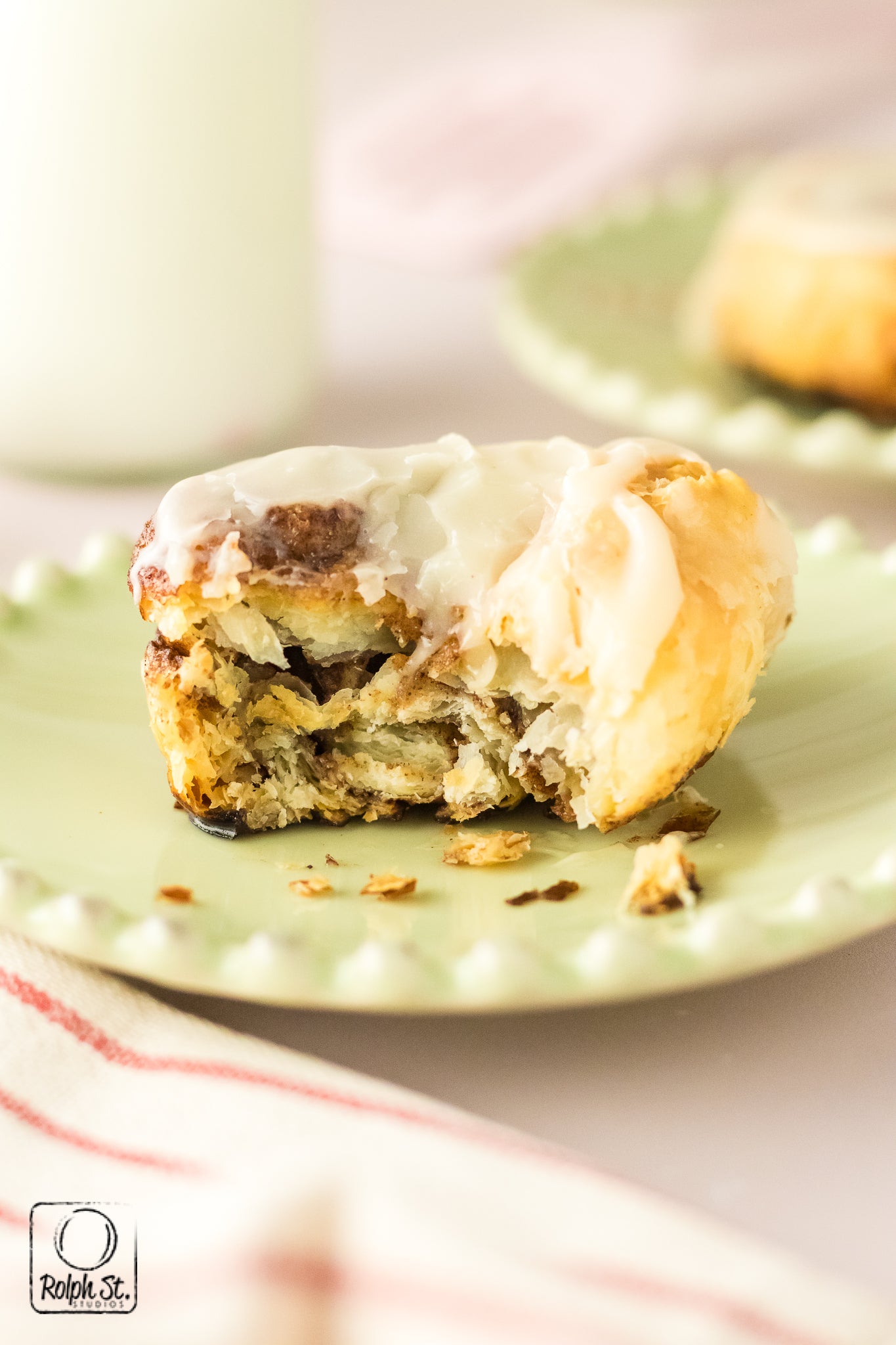 Exclusive Puff Pastry Cinnamon Rolls (with 25 sec reel)