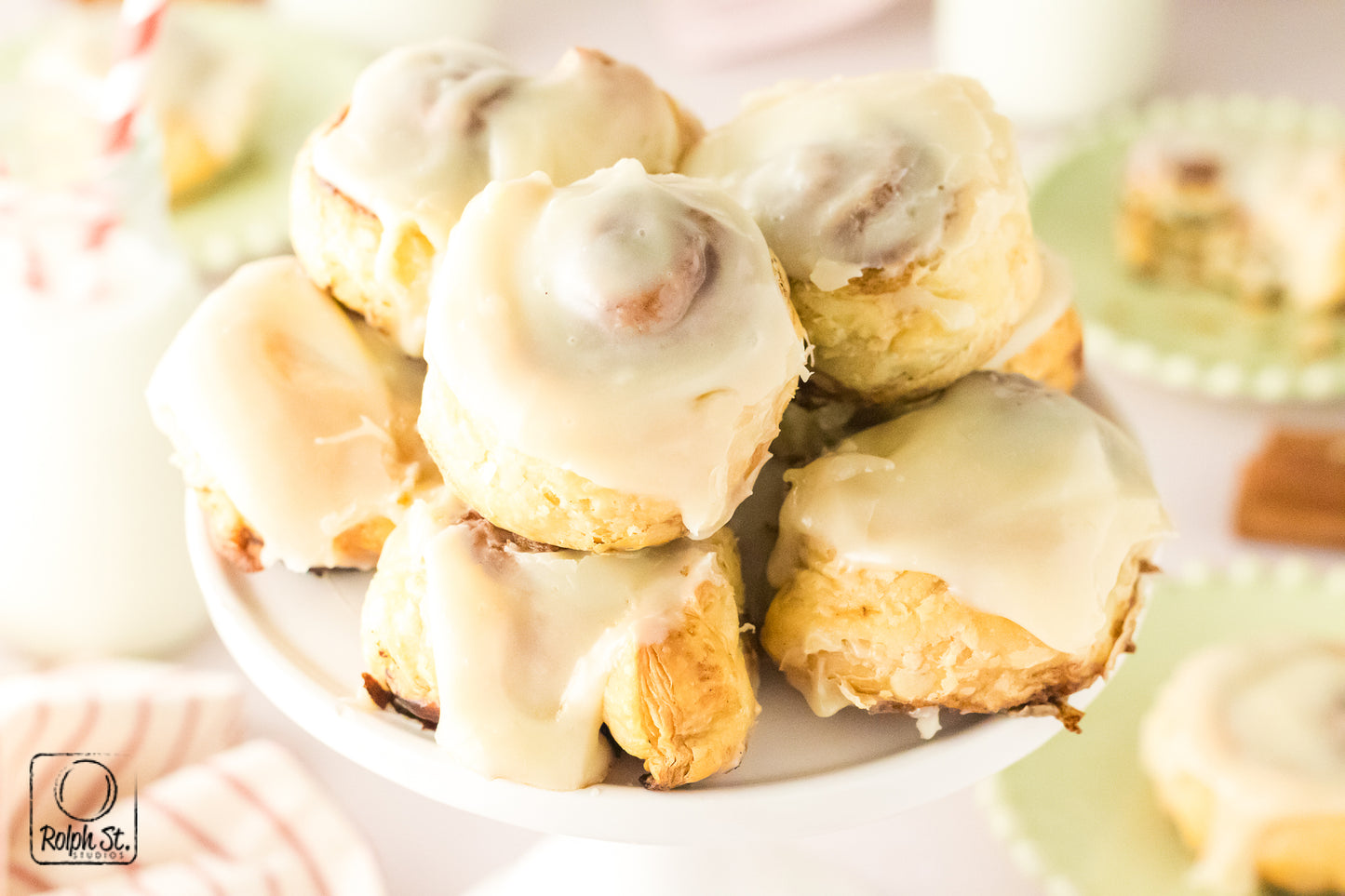 Exclusive Puff Pastry Cinnamon Rolls (with 25 sec reel)