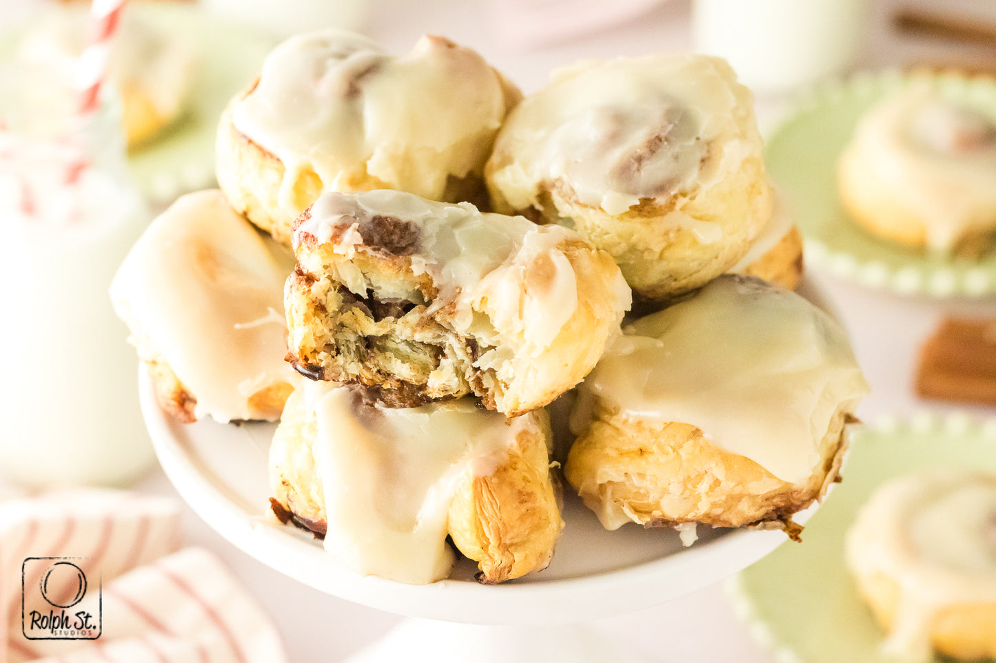 Exclusive Puff Pastry Cinnamon Rolls (with 25 sec reel)